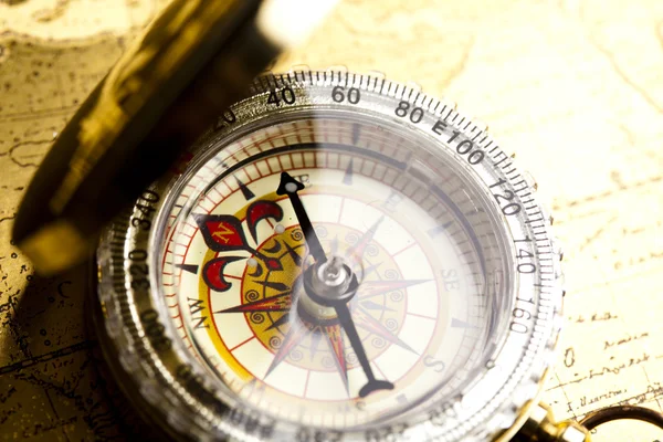 Stara mapa z kompasem — Zdjęcie stockowe