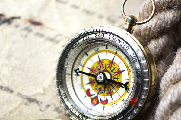Компас крупным планом
