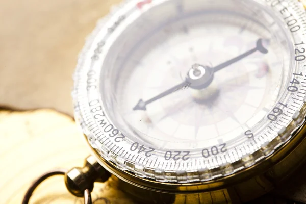Close up view of the compass on old map — Stock Photo, Image
