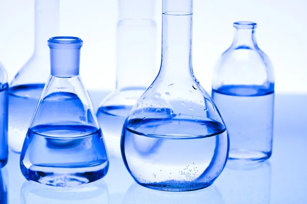 Chemické laboratorní sklo zařízení — Stock fotografie