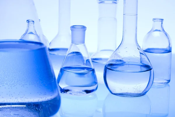 Kemiska laboratorieutrustning glas — Stockfoto