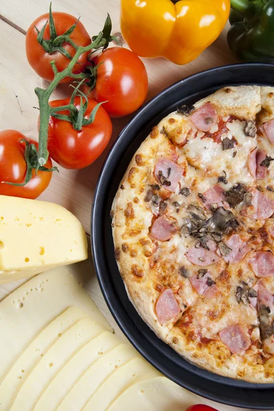 Smaczne pizza włoska — Zdjęcie stockowe