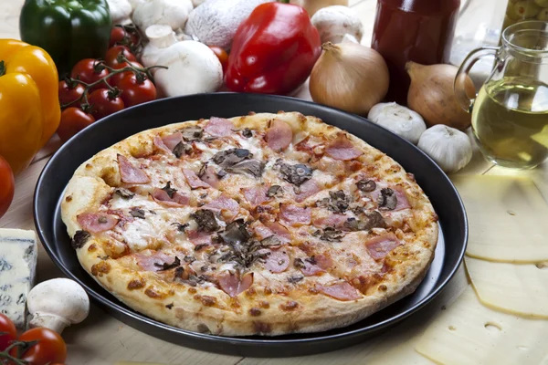 Pizza uppifrån - Deluxe — Stockfoto