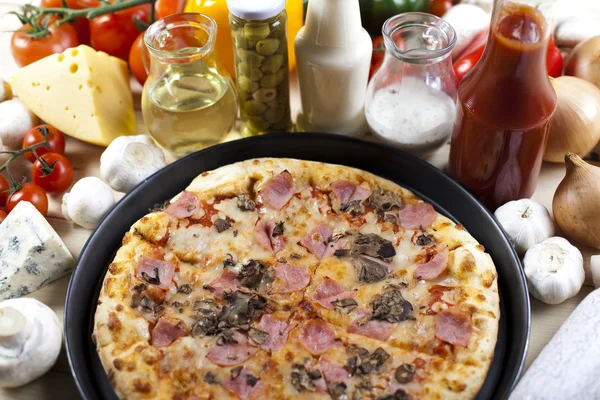 Pizza desde la parte superior - Deluxe — Foto de Stock