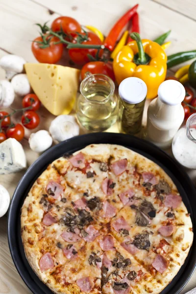 Smaczne pizza włoska — Zdjęcie stockowe