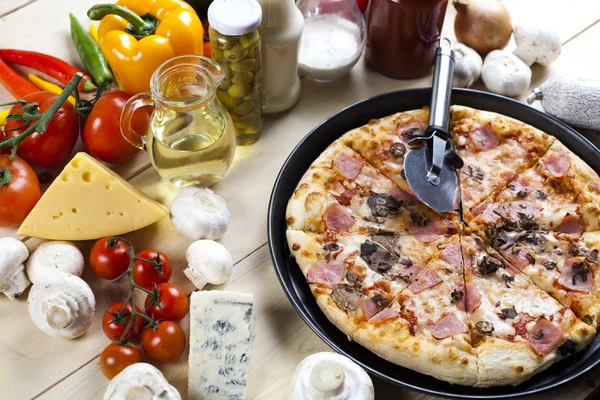 Pizza from the top - Deluxe — Stock Photo, Image