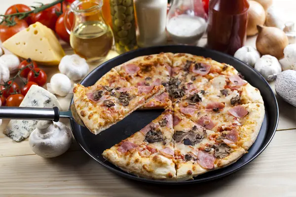 Ízletes olasz pizza — Stock Fotó