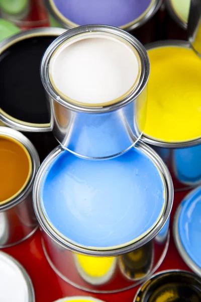 Scatole e vernice sullo sfondo colorato — Foto Stock