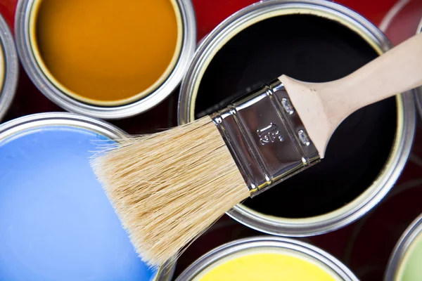 Cans and paint on the colourful background — Stock Photo, Image