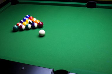 Bilardo topları, cue yeşil tablo