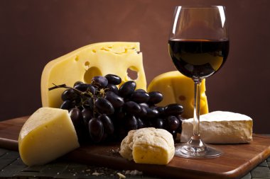 peynir ve şarap ile natürmort