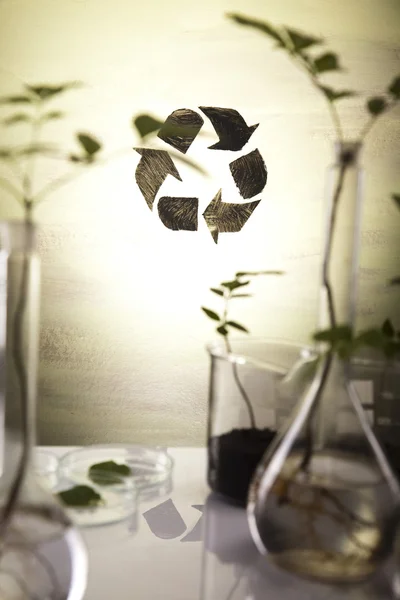 Ανακύκλωση σημάδι στο εργαστήριο — Φωτογραφία Αρχείου