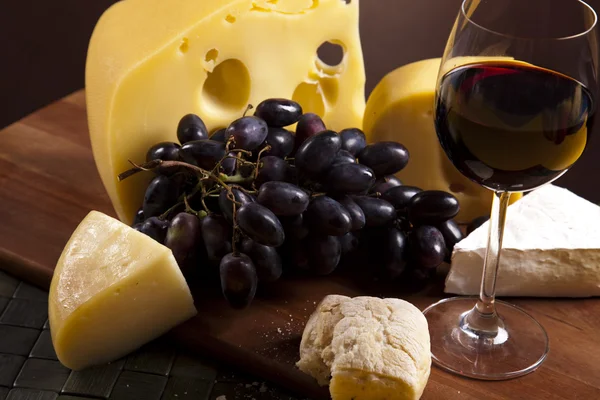 레드 와인 과 치즈 — 스톡 사진