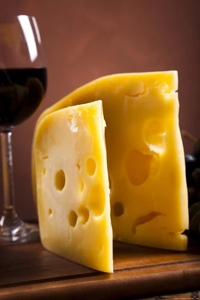 チーズと赤ワイン — ストック写真