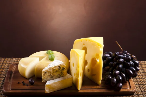 Фон свежего сыра — стоковое фото