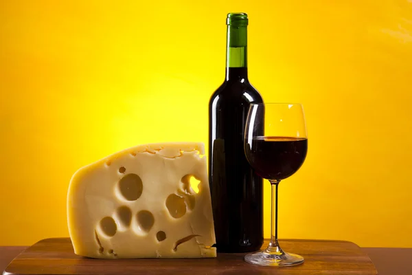 Cheese and red wine — Stock Photo, Image