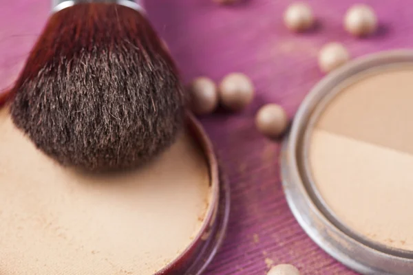 Maquillaje y polvo facial —  Fotos de Stock