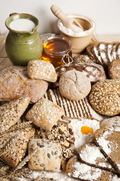 Sortiment av bakat bröd — Stockfoto