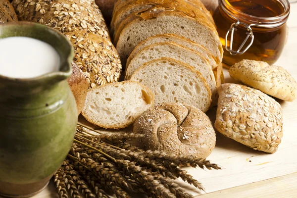 Bochník chleba nad pozadím — Stock fotografie
