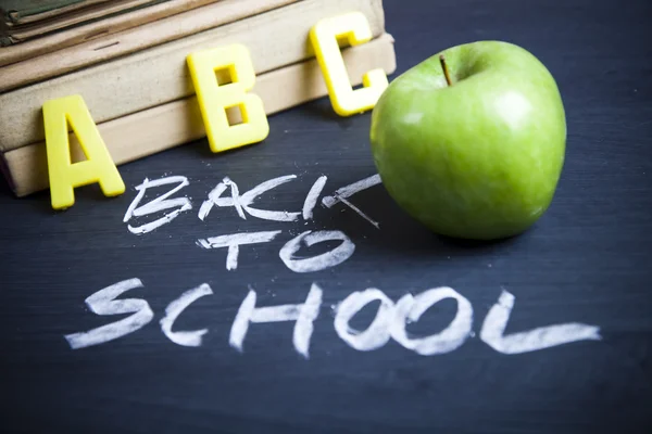 Jabłko na powrót do szkoły — Zdjęcie stockowe