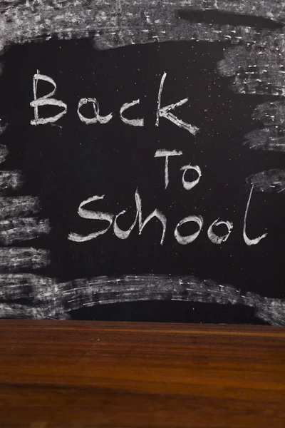 Напис на шкільній дошці, назад до школи — стокове фото