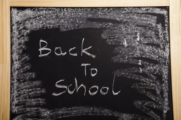 学校黑板，回校上题字 — 图库照片