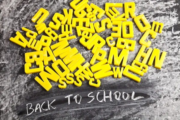 Αλφάβητο και τα γράμματα σε ένα μαυροπίνακα σχολείο — Φωτογραφία Αρχείου