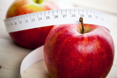diyet - elma ve şerit metre