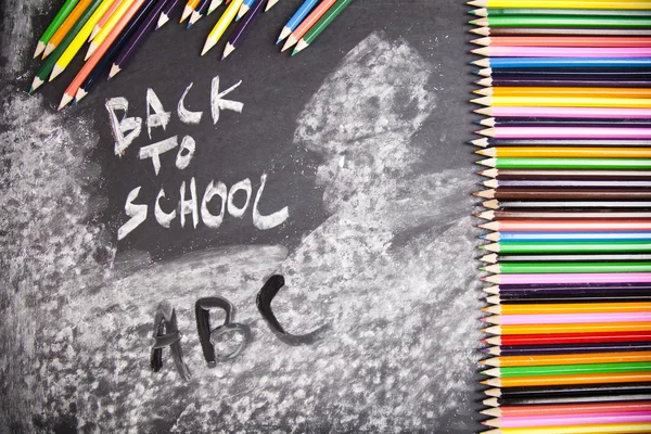 Ritorno a scuola, iscrizione sulla lavagna — Foto Stock