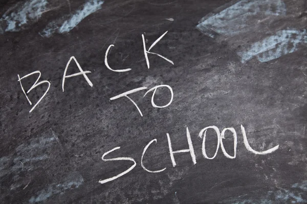 Powrót do szkoły - napis na tablicy — Zdjęcie stockowe