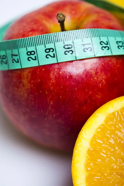 ダイエット - リンゴと巻尺 — ストック写真