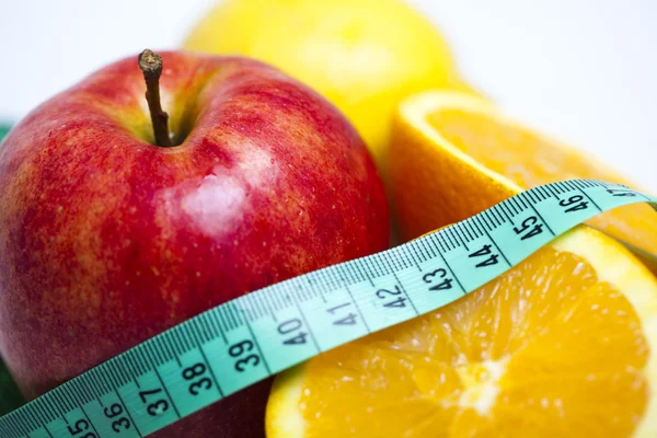 Sur l'alimentation - pommes et ruban à mesurer — Photo