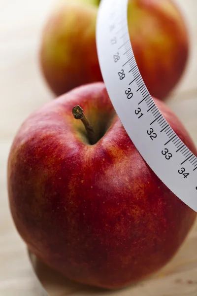 Про дієту - міру яблук і стрічки — стокове фото