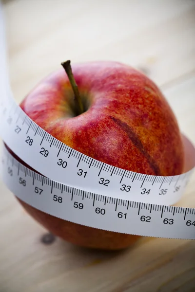 苹果和测量磁带 — 图库照片