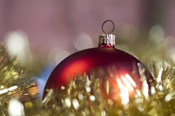 Brillantes adornos y Navidad —  Fotos de Stock