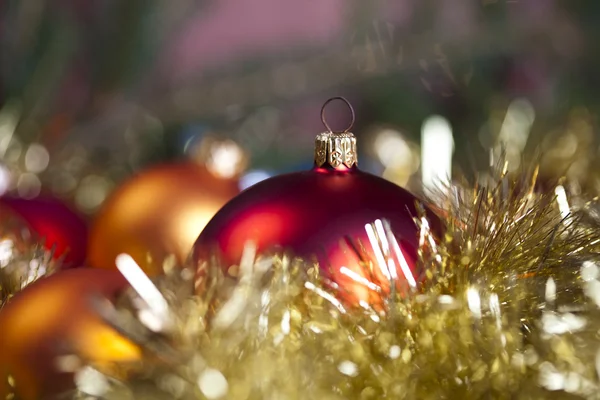 Kerstboom, sparren, kerstballen — Stockfoto