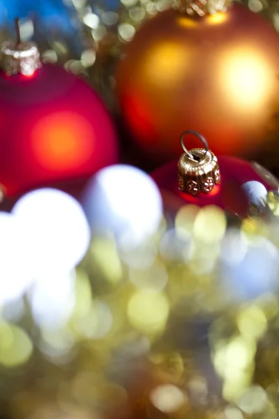 Brillantes adornos y Navidad —  Fotos de Stock