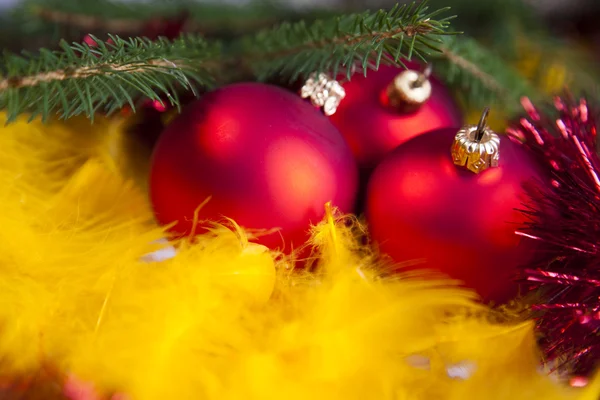 Χριστουγεννιάτικο δέντρο και στολίδια — Φωτογραφία Αρχείου