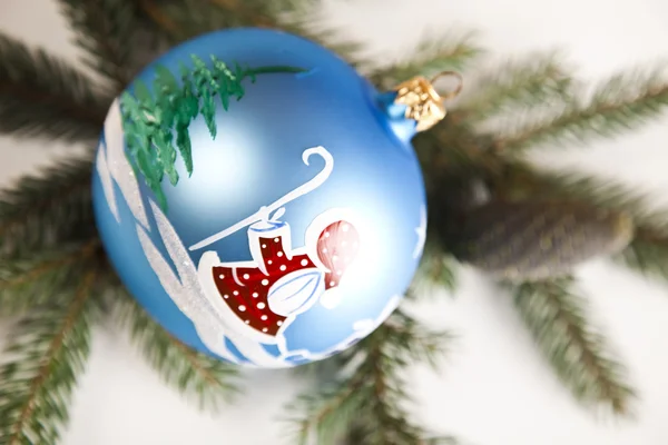 Christbaumkugel, weihnachtlicher Hintergrund — Stockfoto