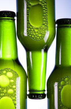 Yeşil bira şişesi