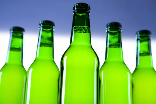 ขวดเบียร์สีเขียว — ภาพถ่ายสต็อก