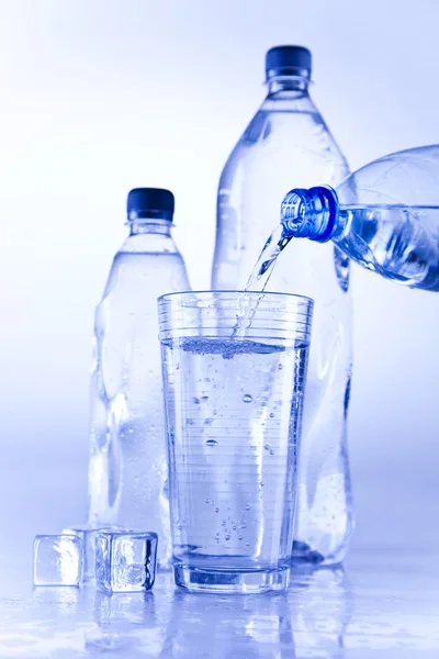 Fondo botella de agua — Foto de Stock