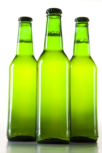 Зелена пляшка пива — стокове фото