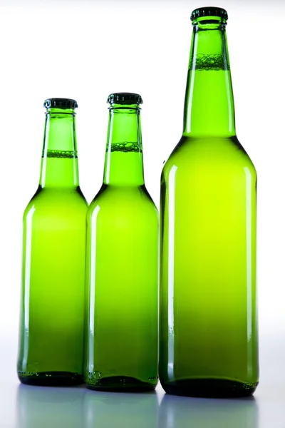 Grønn ølflaske – stockfoto