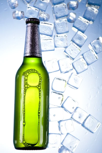 Grüne Flasche Bier — Stockfoto