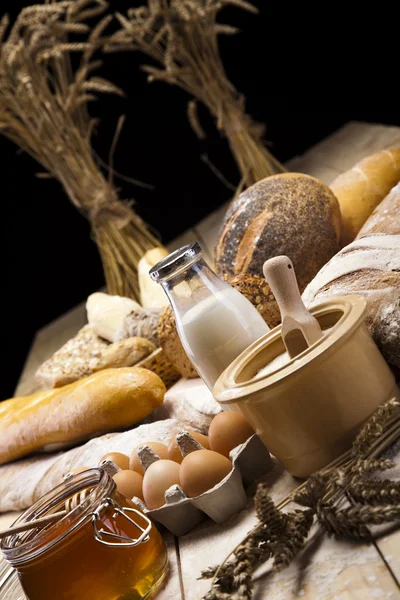 Laib Brot über dem Hintergrund — Stockfoto