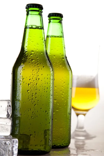 Bouteille de bière et verre — Photo