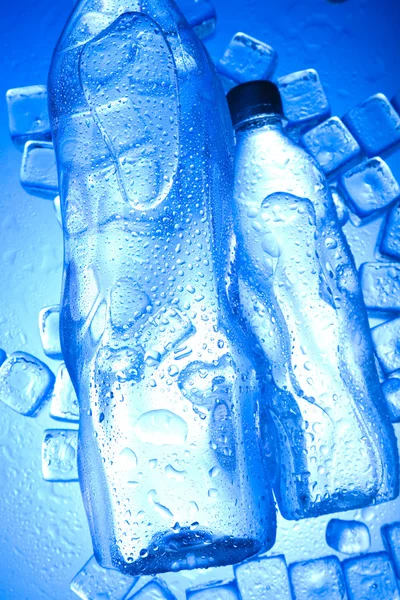 Пляшку води фону — стокове фото