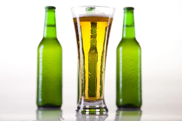 Ölflaska och glas — Stockfoto