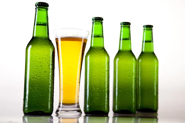 Ölflaska och glas — Stockfoto